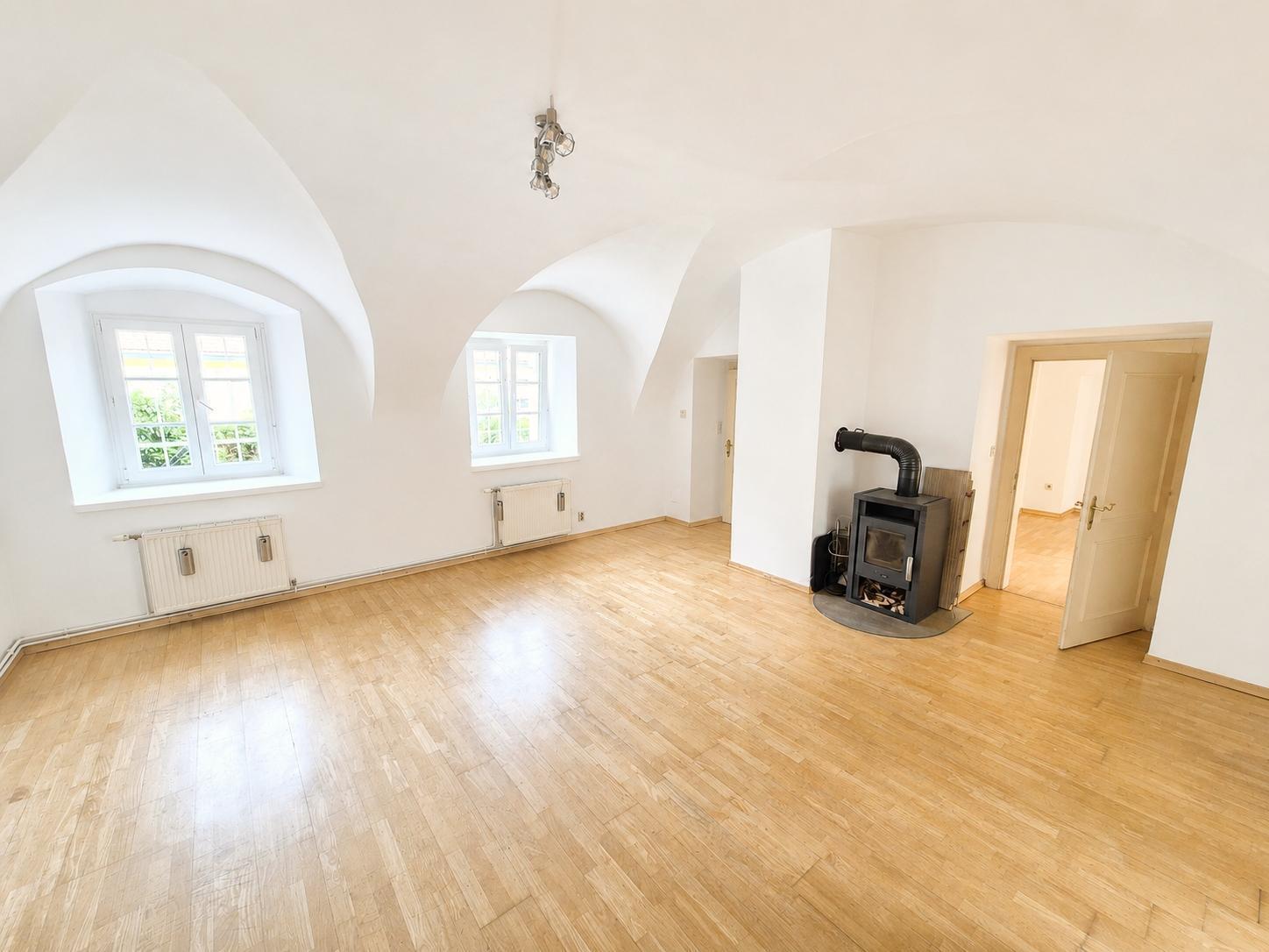 Schlossromantik: Altbauwohnung mit Garten und Terrasse Schlossromantik: Altbauwohnung mit Garten und Terrasse